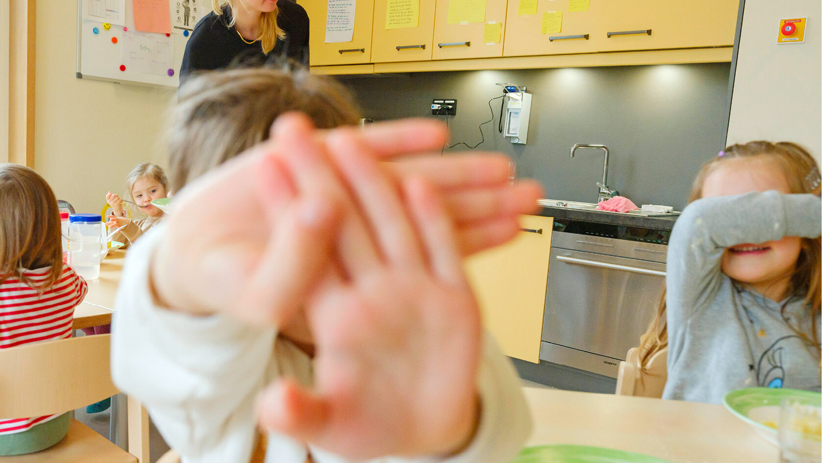 Alltagssituation „Widerstand, Protest und Beschwerden von Kindern aufgreifen“ mit Kinderrechten, Menschenrechten und Demokratie verknüpfen